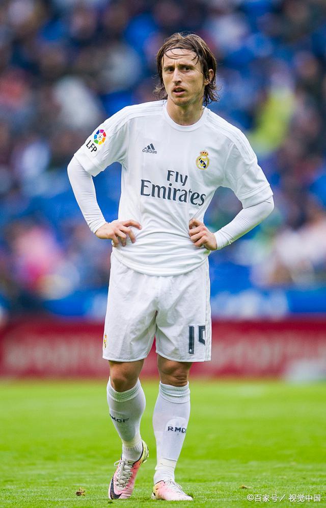 世体预测巴萨战奥萨苏纳首发：费兰-托雷斯、费尔明出战